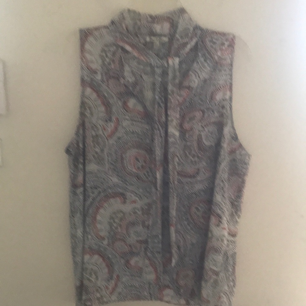 Elegant Paisley Sleeveless Blouse - Multicolor